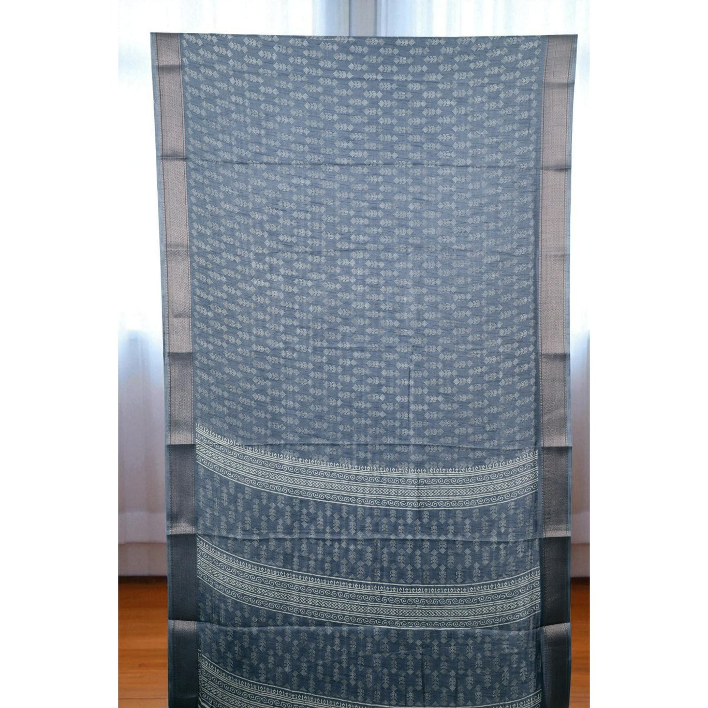 Grey Dots Dola Print Saree