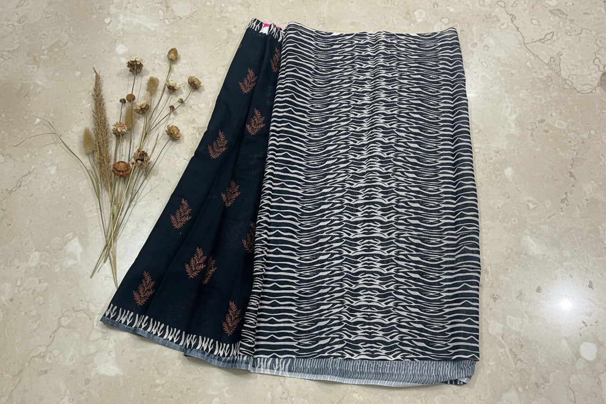 Black and White Geometric Print Linen Saree