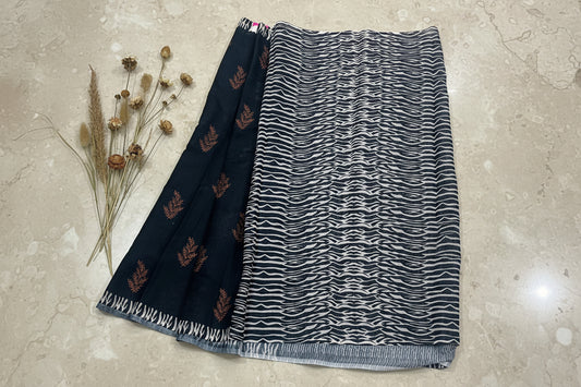 Black and White Geometric Print Linen Saree