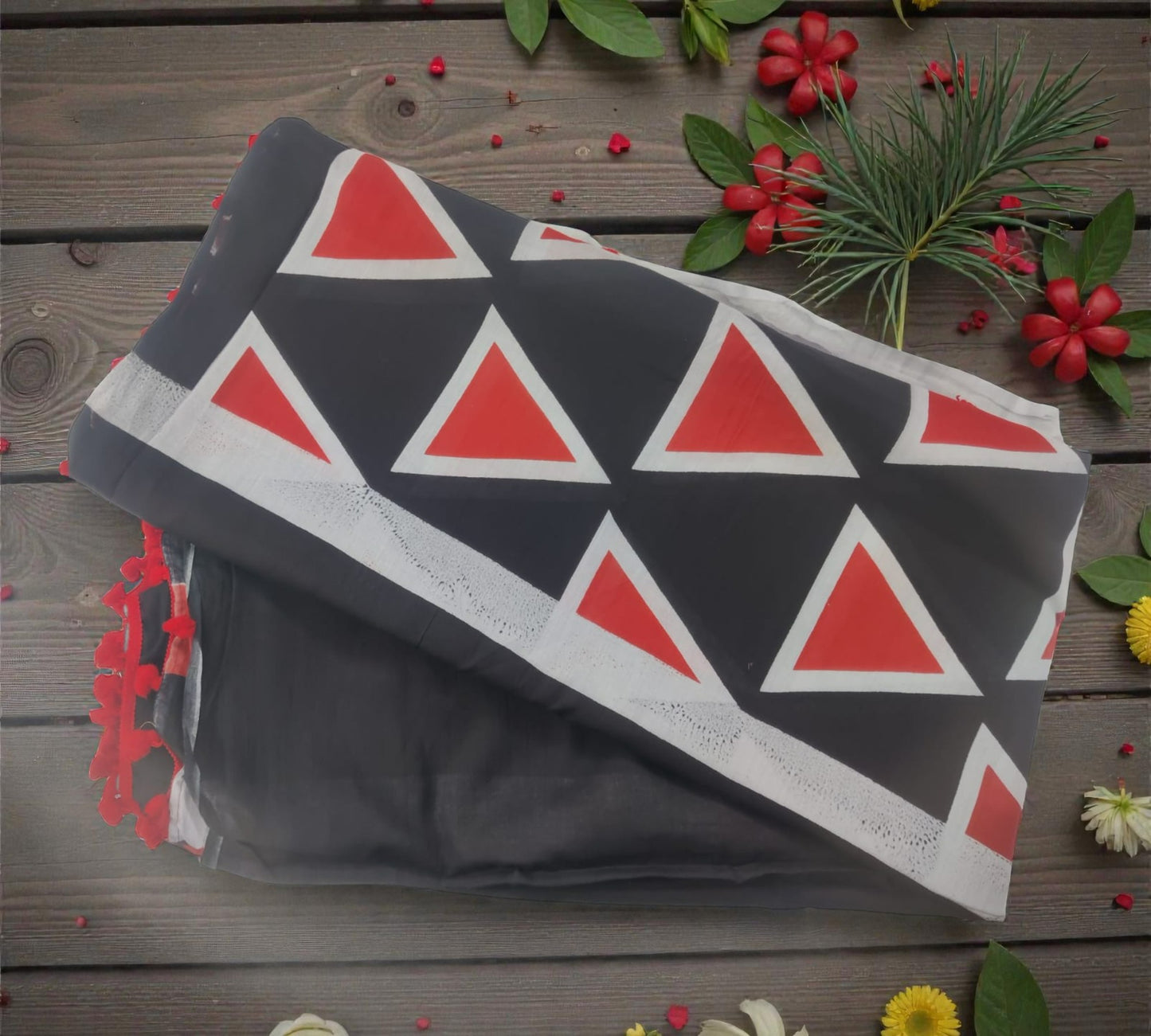 Black & Red Geometric Print Mul Cotton Saree