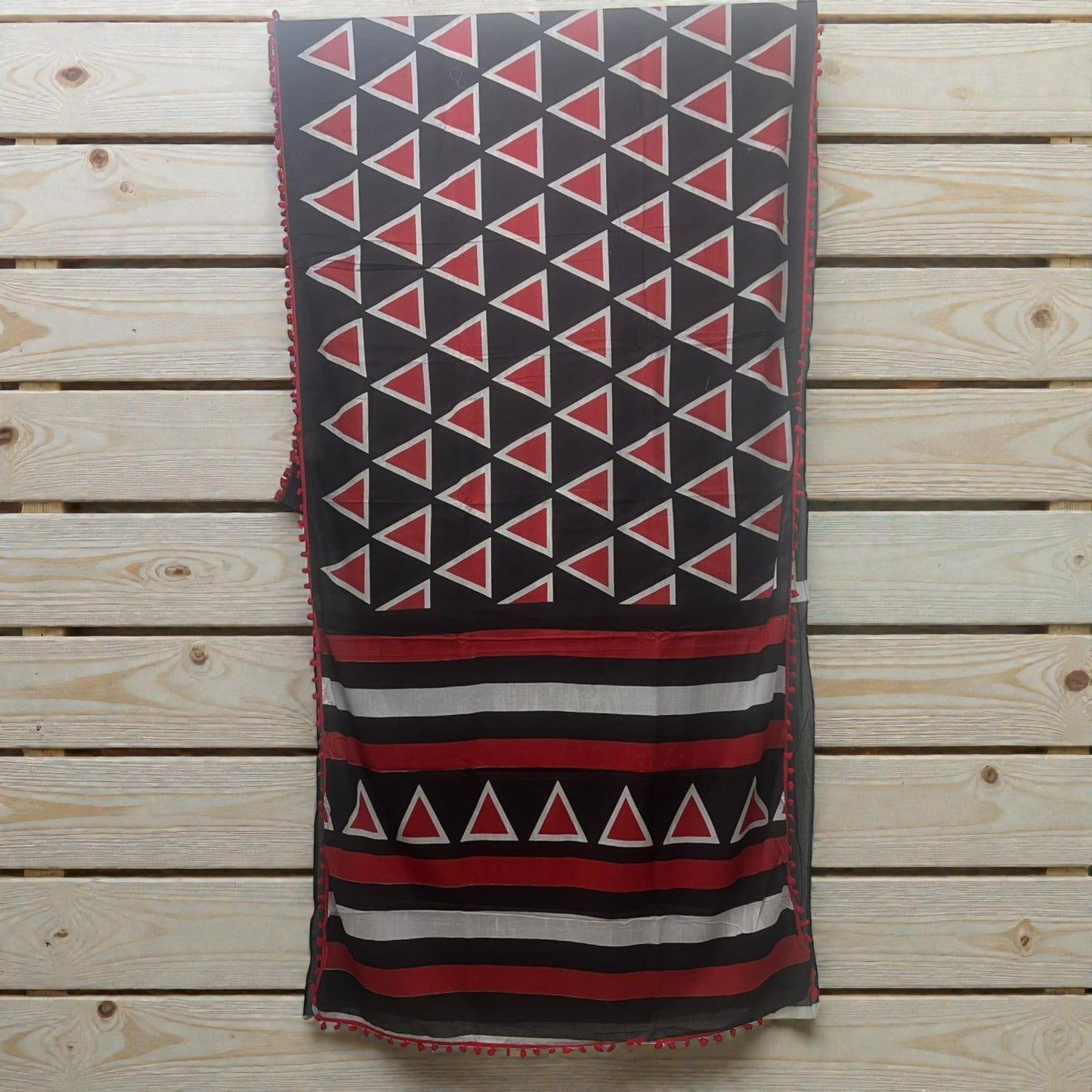 Black & Red Geometric Print Mul Cotton Saree