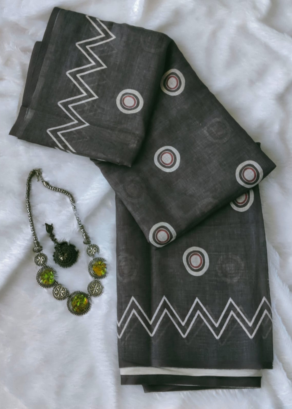 Black Geometric print Linen Saree
